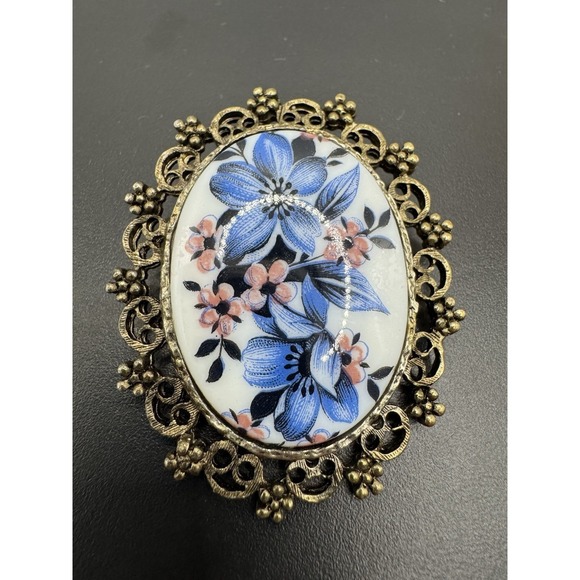 The Unbranded Brand Jewelry - Vintage Blue And Pink Flower Brooch With Decorative Border